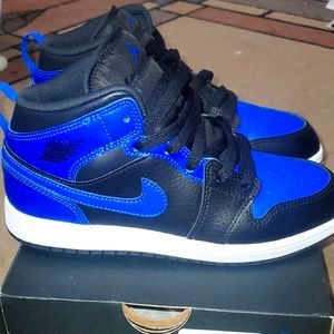 Size 3Y royal blue Jordans